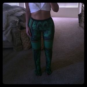 💕Bcbg patten green pants. Worn once