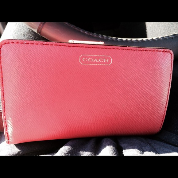 Wallet coral color