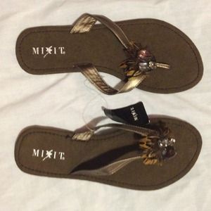 Brown Flip-Flops with feathers and Jewels