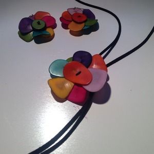 Ethnic set of earrings and necklace