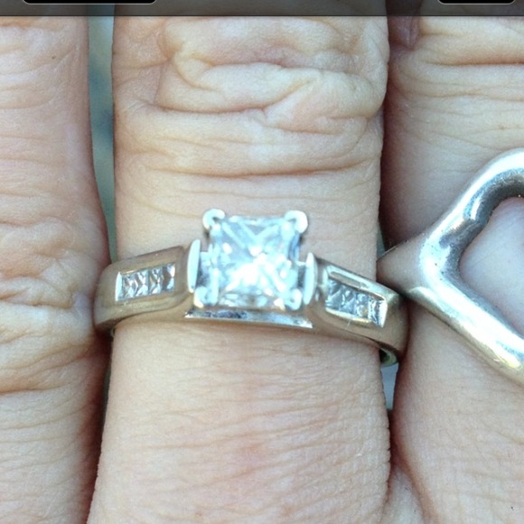 Diamond wedding ring ๐๐ - Picture 3 of 3