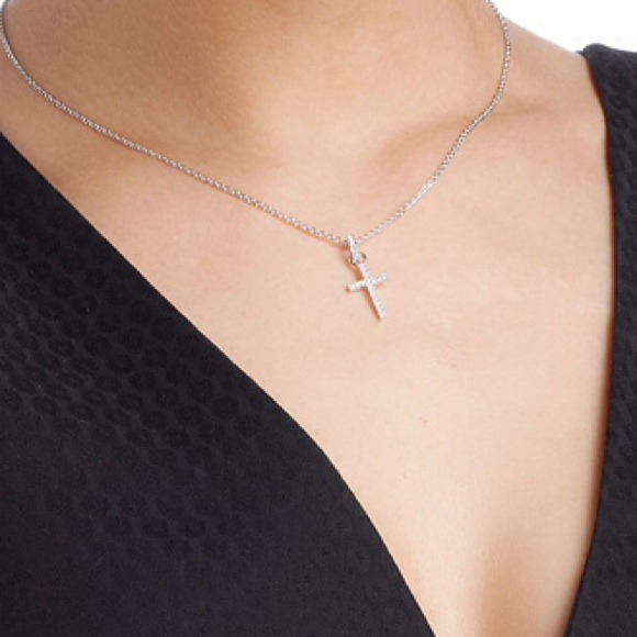 Swarovski mini cross pendant💎💎💎