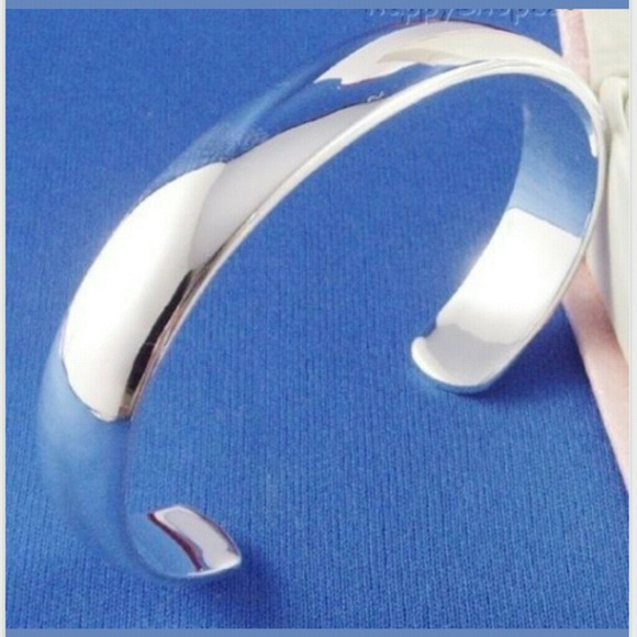 Bangle bracelet