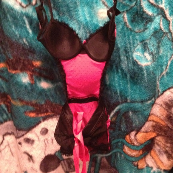 Lingerie - Picture 2 of 2