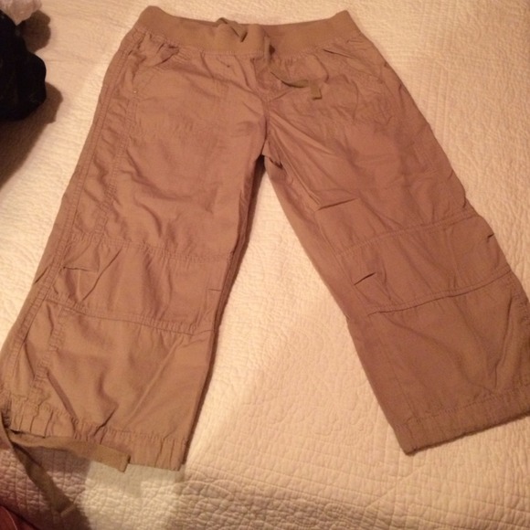 Khaki Capri elastic waist