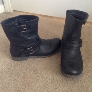 Black boots!
