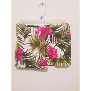 Brandy Melville Tropical Bruna shorts