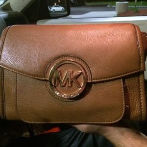 Michael Kors crossbody bag 🌟KEEPING🌟