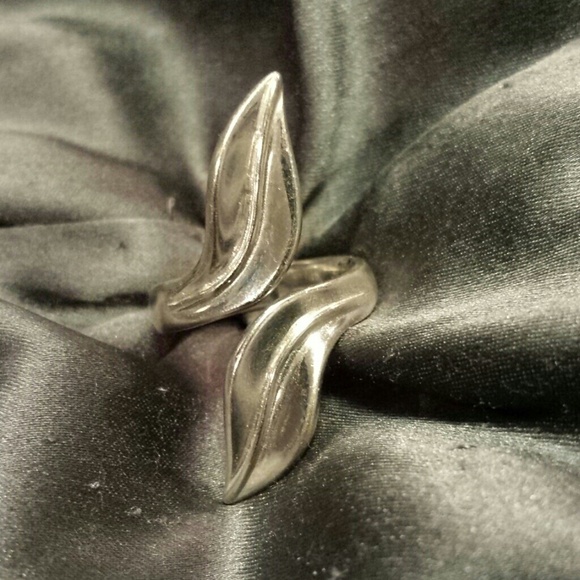 SOLD SS Leaf Ring