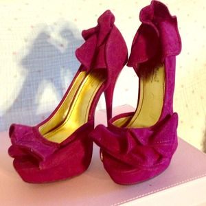 Fuchsia/purple velvet heels.