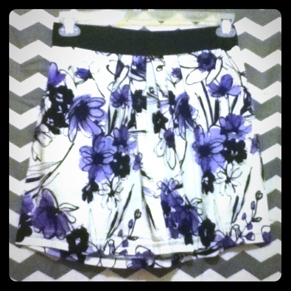 Purple floral skirt (w/ pockets!!) - Picture 1 of 2