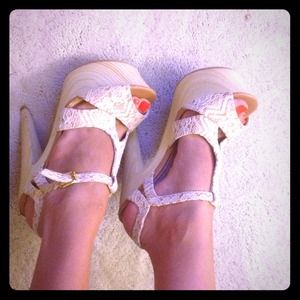 Brand new size 8 wooden bottom white lace heels