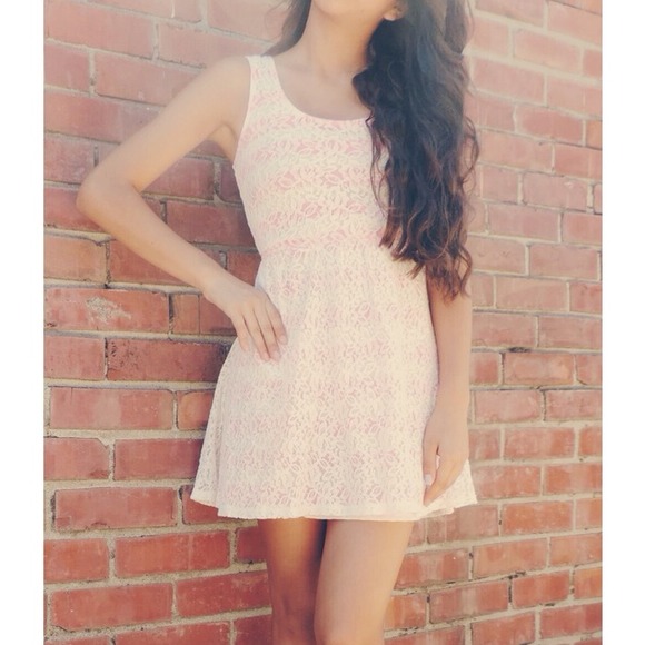 creme / pink lace dress 🎀