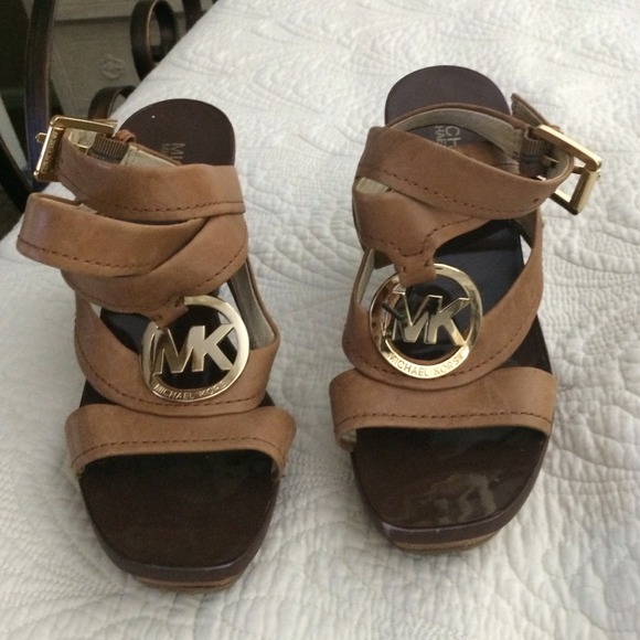 Michael Kors tan sandals size 7