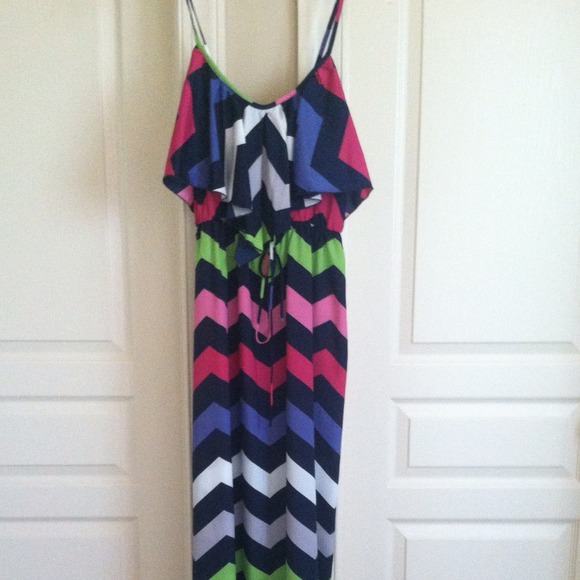 fabrik Dresses & Skirts - Beautiful chevron maxi dress -  size medium