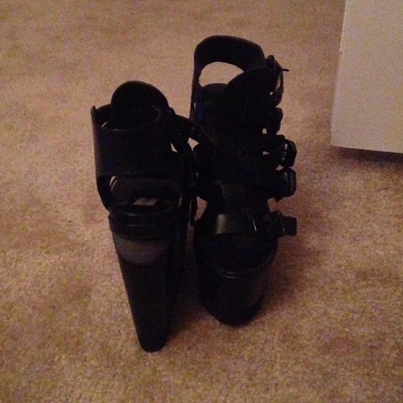 Shoes - Picture 3 of 4