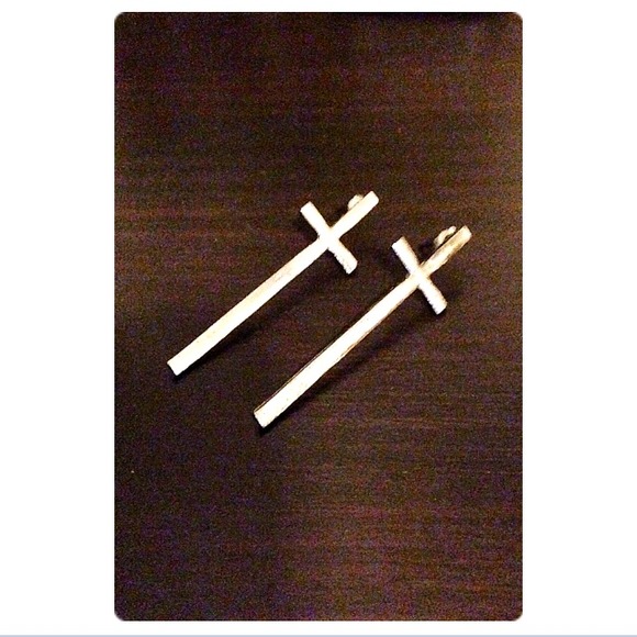 Jewelry - ✌️Cross gunmetal/pewter earrings✌️
