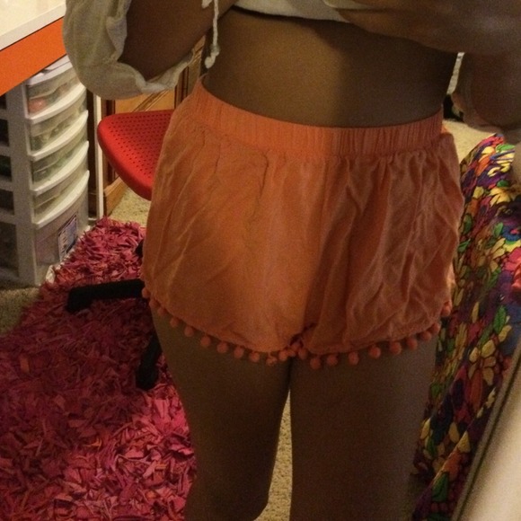 🚫SOLD🚫Cheeky POM POM shorts - Picture 2 of 3
