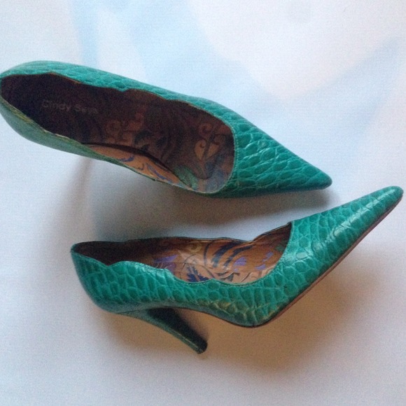 Cindy Says Turquoise Snakeskin heels