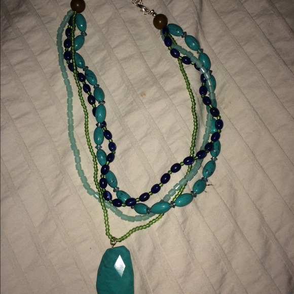 Multi strand layered necklace w/lobster clasp
