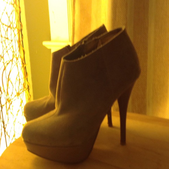 🌸 Booties 🌸 - Picture 2 of 4