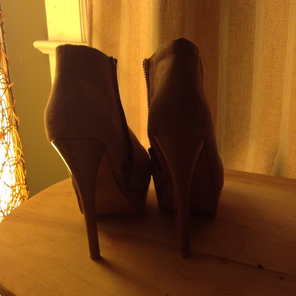 🌸 Booties 🌸 - Picture 4 of 4