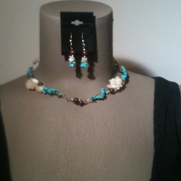 Turquoise and white Agate 3pc set - Picture 2 of 3