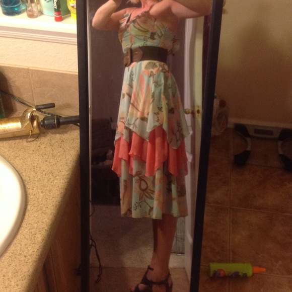 New BEAUTIFUL FLOWY DRESS