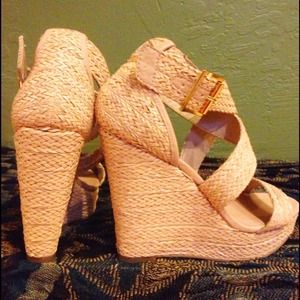 Steve Madden straw wedges