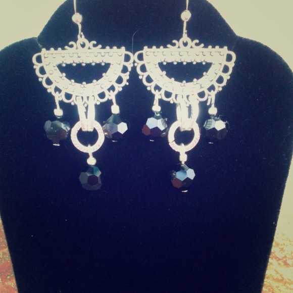 Black faceted bead silver multi tone earrings - Picture 1 of 2