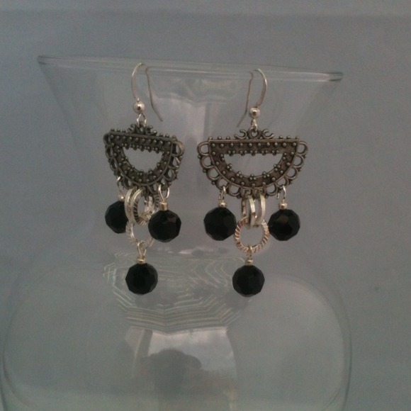 Black faceted bead silver multi tone earrings - Picture 2 of 2