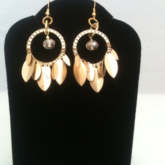Gold tone feathered earrings - Picture 1 of 2