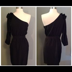 🎉Sold! 🎉Black, Kensie, one shoulder dress!