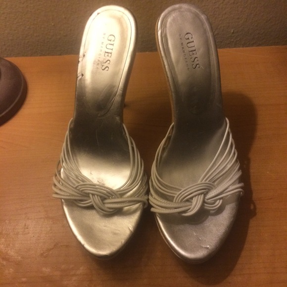 💖white/wooded guess shoes💖