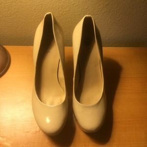 💖Nude Guess Heels💖