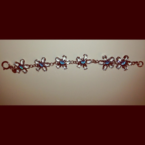Gorgeous flower bracelet