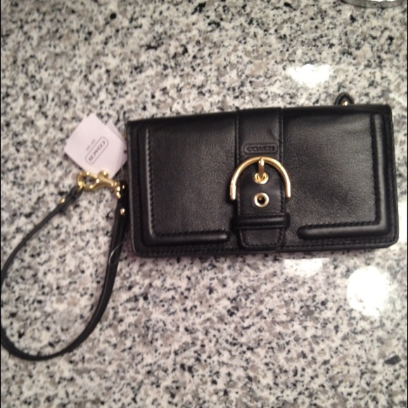 Coach Handbags - 💥HOST PICK💥 Coach Leather Wristlet