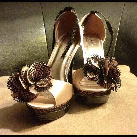 Shoes - Nude & Black Lace Flower Wedges