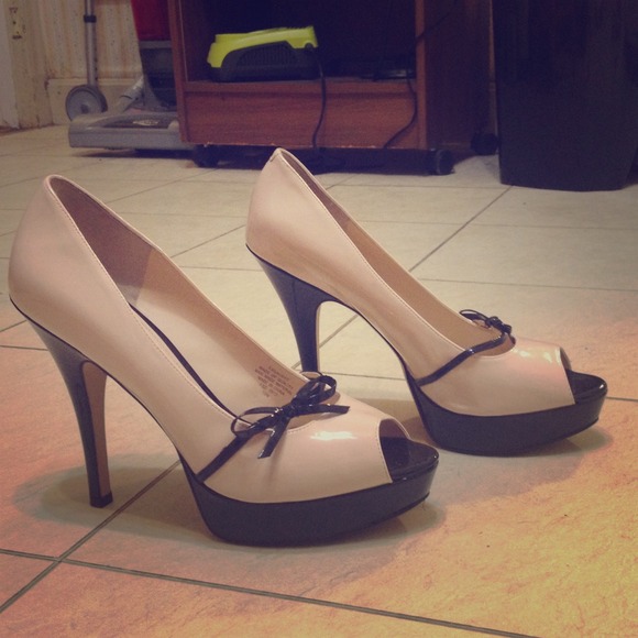 Enzo Angiolini 10M Beige/Nude/Black 3.5-4" Heels