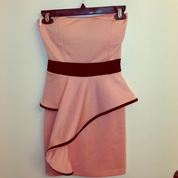 Very pretty low cut dress with light padding