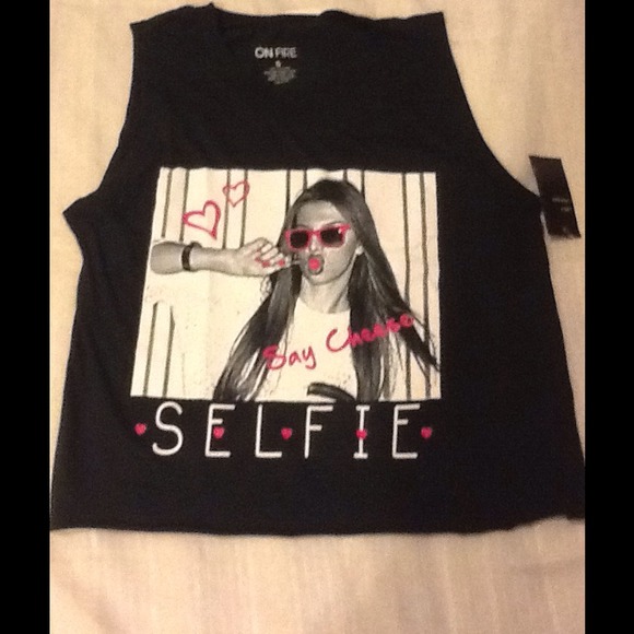 💕"Say Cheese Selfie" Black Sleeveless Top