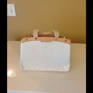 NWOT WHITE TOTE the glare is my iPad..