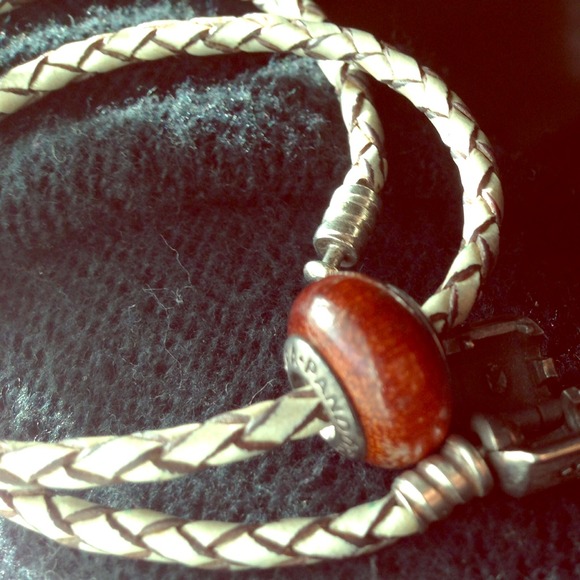 Pandora leather bracelet (double) bracelet only!