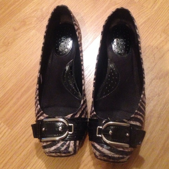 Dress shoes