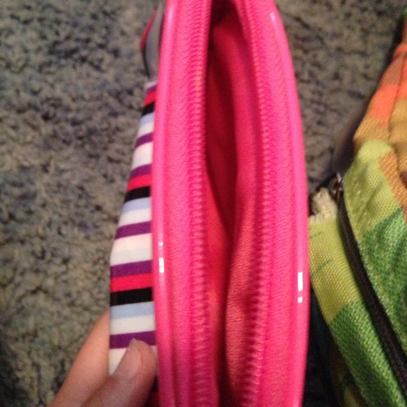 Makeup bag - Picture 2 of 2