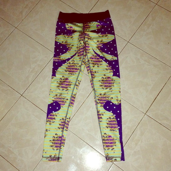 SOLD Nike Tights right of the moment floral bazaar - Picture 1 of 4