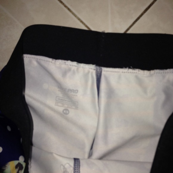 SOLD Nike Tights right of the moment floral bazaar - Picture 3 of 4