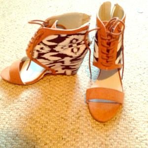 Adorable wedges never worn