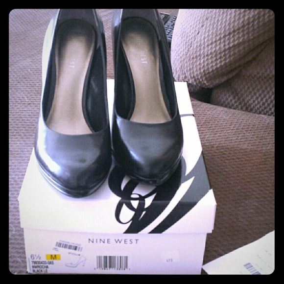 The perfect black pump