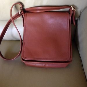 🎉HP 7/21🎊Vintage Coach Bag (Poshfind)